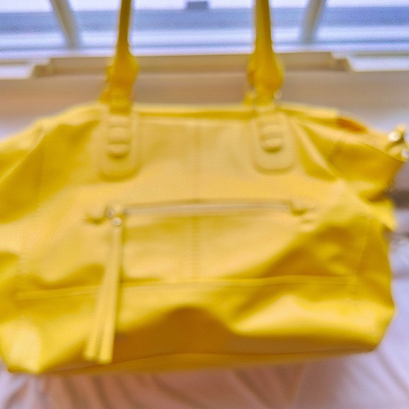 Reitmans yellow purse like new - Picture 2 of 5